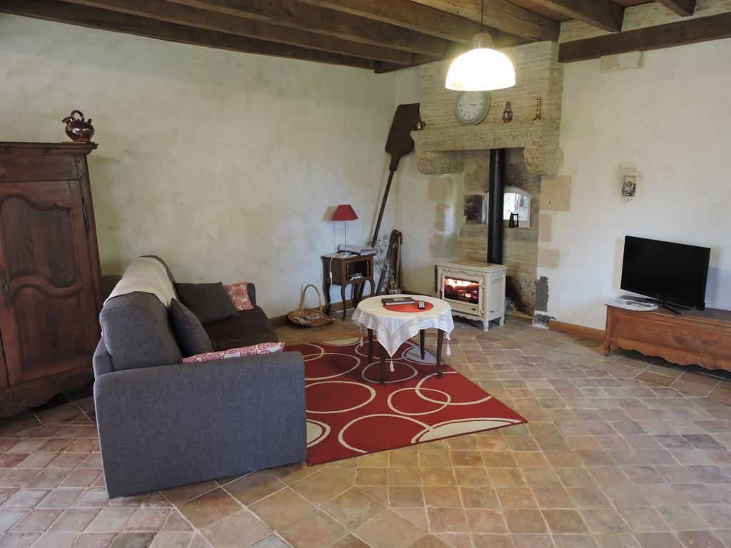 Gite De La Hertaudiere Montbizot Bagian luar foto