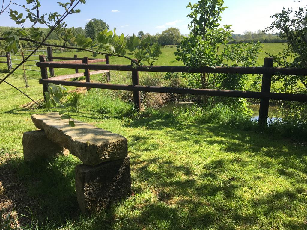Gite De La Hertaudiere Montbizot Bagian luar foto